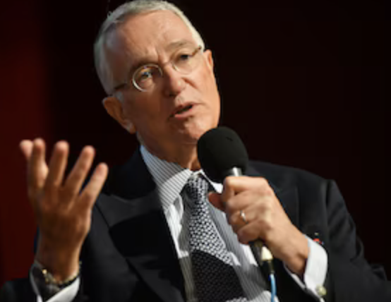 Ricardo Salinas Pliego en conferencia de medios hablando sobre libertad de expresión en México.