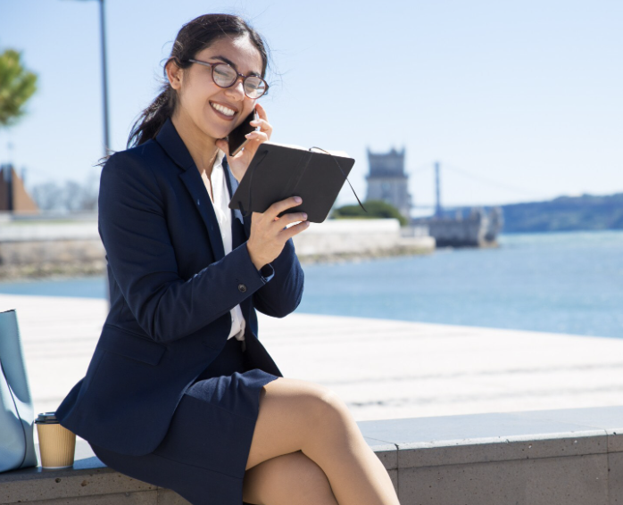 Profesional jurídico de Playa del Carmen brindando asesoría legal especializada